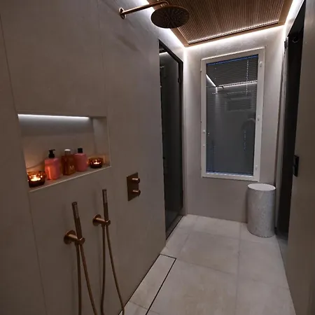 Stunning House With Heated Pool, Jacuzzi And Sauna *