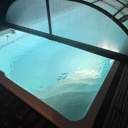 Villa Stunning House With Heated Pool, Jacuzzi And Sauna